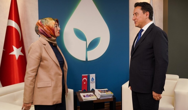 Ali Babacan, Sinan Ateş’in eşi Ayşe Ateş’i ağırladı:“Haklı her zaman güçlüdür, haksız olanlar korksun”